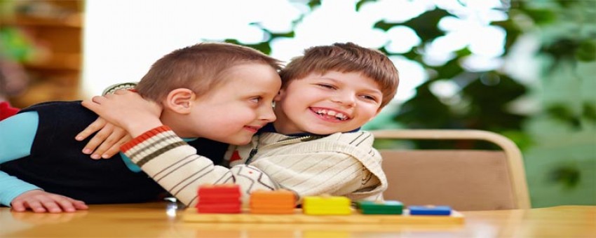 آشنایی با علائم و عوامل ایجاد اوتیسم