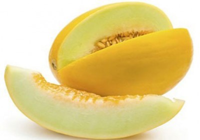 نوشیدن اب طالبی در تابستان